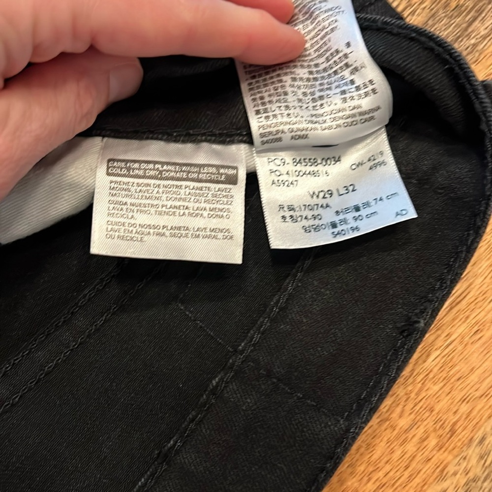 Levis black skinny taper 29x32